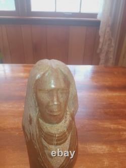 NATIVE AMERICAN Navajo Alabaster CARVED STONE INDIAN by Artist ROLAND BEYALE'96