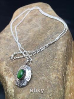 Native American Green Malachite Pendant Navajo Sterling Silver Necklace 08956