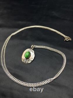 Native American Green Malachite Pendant Navajo Sterling Silver Necklace 08956