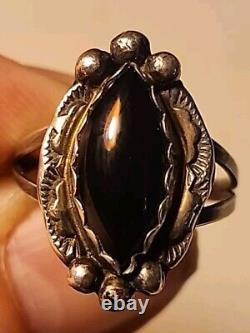 Native American Navajo Black Onyx & Sterling Silver Ring Signed F SIZE 8