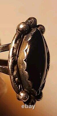 Native American Navajo Black Onyx & Sterling Silver Ring Signed F SIZE 8