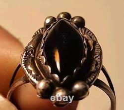 Native American Navajo Black Onyx & Sterling Silver Ring Signed F SIZE 8