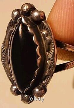 Native American Navajo Black Onyx & Sterling Silver Ring Signed F SIZE 8