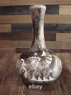 Native American Navajo Indian Horse Hair Pottery by T Vail