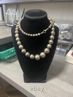 Native american navajo pearls necklace. 925 Sterling Silver 125G 30 Beaded