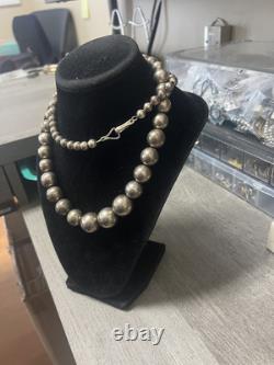 Native american navajo pearls necklace. 925 Sterling Silver 125G 30 Beaded