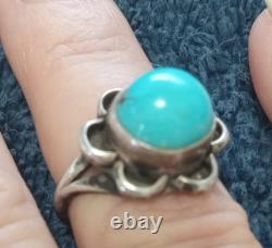 Navajo Turquoise & Silver Flower Shaped ring size 5