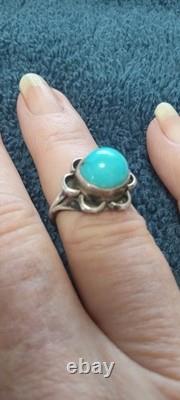Navajo Turquoise & Silver Flower Shaped ring size 5