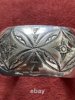 SUPERB VINTAGE NAVAJO RUG PATTERN STERLING SILVER WIDE CUFF BRACELET SIGNED 39g