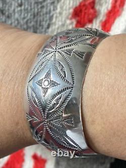 SUPERB VINTAGE NAVAJO RUG PATTERN STERLING SILVER WIDE CUFF BRACELET SIGNED 39g