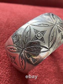 SUPERB VINTAGE NAVAJO RUG PATTERN STERLING SILVER WIDE CUFF BRACELET SIGNED 39g