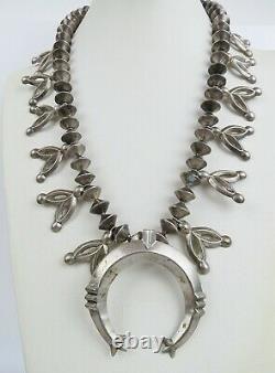 VTG Native American Navajo all sterling squash naja blossom necklace