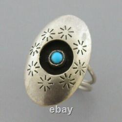 Vintage Beautiful Navajo Sterling Silver Oval Shadowbox Turquoise Ring