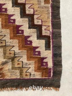 Vintage Navajo Handwoven Beautiful Native American Rug Carpet 142x55 cm