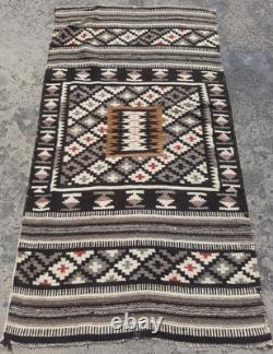 Vintage Navajo Handwoven Beautiful Native American Rug Carpet 60.6x32.2 In