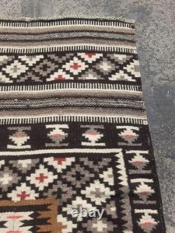 Vintage Navajo Handwoven Beautiful Native American Rug Carpet 60.6x32.2 In