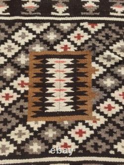 Vintage Navajo Handwoven Beautiful Native American Rug Carpet 60.6x32.2 In