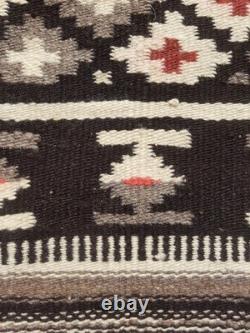 Vintage Navajo Handwoven Beautiful Native American Rug Carpet 60.6x32.2 In