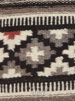 Vintage Navajo Handwoven Beautiful Native American Rug Carpet 60.6x32.2 In
