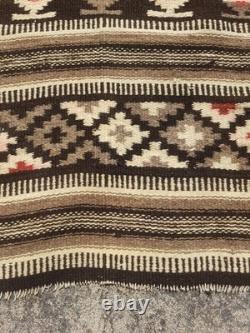 Vintage Navajo Handwoven Beautiful Native American Rug Carpet 60.6x32.2 In