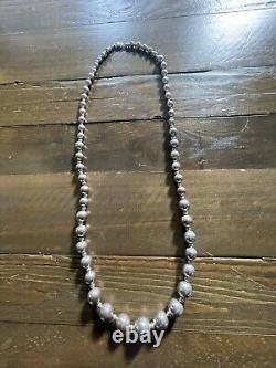 Ancien collier de perles navajo en argent sterling