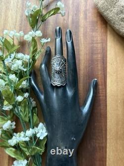 Bague artisanale en argent sterling 925 estampillée Navajo Sunshine Reeves taille 7.5