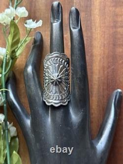 Bague artisanale en argent sterling 925 estampillée Navajo Sunshine Reeves taille 7.5