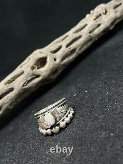 Bague en argent sterling faite main avec opale de feu blanche amérindienne Navajo, taille 7.