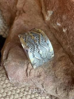 Bague en argent sterling faite main par un Amérindien