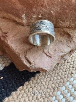 Bague en argent sterling faite main par un Amérindien