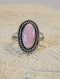 Bague en argent sterling signée Begay des Navajos amérindiens en conque rose taille 8,50