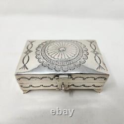 Boîte couverte en argent sterling Navajo amérindien par Susie James