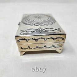 Boîte couverte en argent sterling Navajo amérindien par Susie James