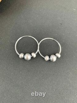 Boucles d'oreilles créoles en perles Navajo amérindiennes en argent sterling 3755