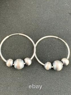Boucles d'oreilles créoles en perles Navajo amérindiennes en argent sterling 3755