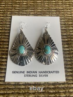 Boucles d'oreilles en argent sterling des Navajos, signées par Henry Attakai