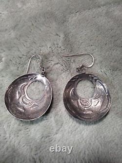Boucles d'oreilles en argent sterling estampillées anciennes de style Navajo de collectionneur