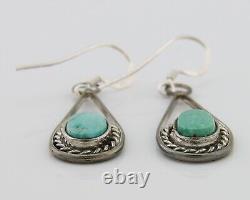 Boucles d'oreilles pendantes Navajo en argent 925 et turquoise naturelle de l'artiste amérindien C. des années 80