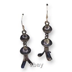 Boucles d'oreilles pendantes en argent sterling Navajo amérindien du Sud-Ouest avec fleurs de courgette