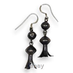 Boucles d'oreilles pendantes en argent sterling Navajo amérindien du Sud-Ouest avec fleurs de courgette