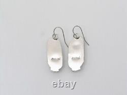 Boucles d'oreilles pendantes en argent sterling faites à la main par les Amérindiens Navajos avec du buffle blanc