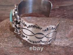 Bracelet en argent nickel et turquoise amérindien par Cleveland Bracelet en argent nickel et turquoise amérindien par Cleveland