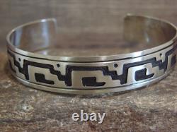 Bracelet en argent sterling avec pétroglyphes amérindiens par Begay
