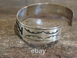 Bracelet en argent sterling avec pétroglyphes amérindiens par Begay