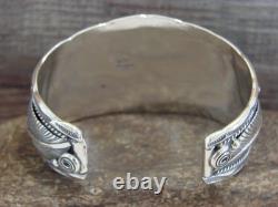 Bracelet en argent sterling en forme de plume Navajo Amérindien par D Morgan