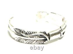 Bracelet en argent sterling fait main Navajo avec motif de plume amérindien