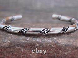 Bracelet en argent sterling torsadé amérindien Navajo par Tahe