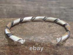 Bracelet en argent sterling torsadé amérindien Navajo par Tahe