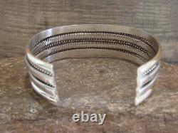 Bracelet en argent sterling torsadé amérindien navajo par Tahe