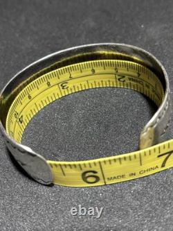 Bracelet jonc en argent sterling Navajo Amérindien, estampé à la main, signé HB